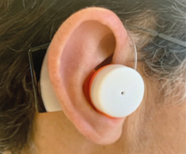 Сенсор, встроенный в ушное устройство